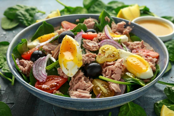 Avocado Tuna Spinach Salad